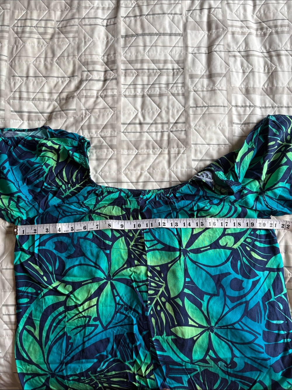 Set of 2 - Women's Hawaiian/Tropical Off-Shoulder Blouses, Size M - Picture 14 of 14